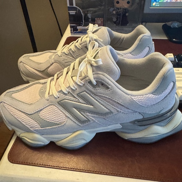 New Balance 9060 Sneakers - Picture 4 of 5